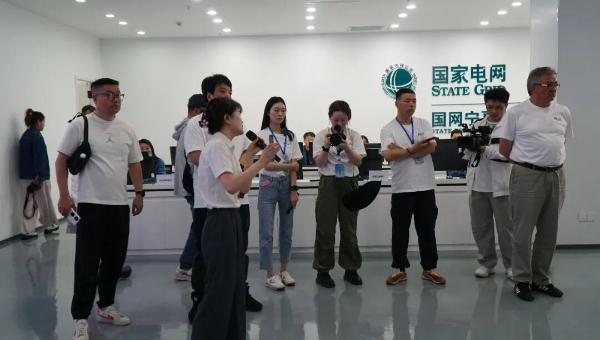 求真之旅|电力无人机只是航拍玩具?这场求真辟谣打破刻板印象(1) 求真之旅|电力无人机只是航拍玩具?这场求真辟谣打破刻板印象(1)
