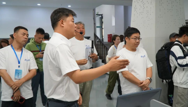 求真之旅|电力无人机只是航拍玩具?这场求真辟谣打破刻板印象(3) 求真之旅|电力无人机只是航拍玩具?这场求真辟谣打破刻板印象(3)
