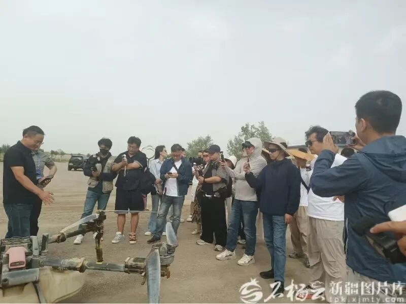 “辟谣侠”穿越天山 见证新疆现代化棉花产业真实模样(2)