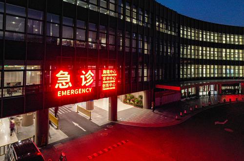 身上落这种小虫千万别拍 堪比泼强酸会灼伤皮肤(1)